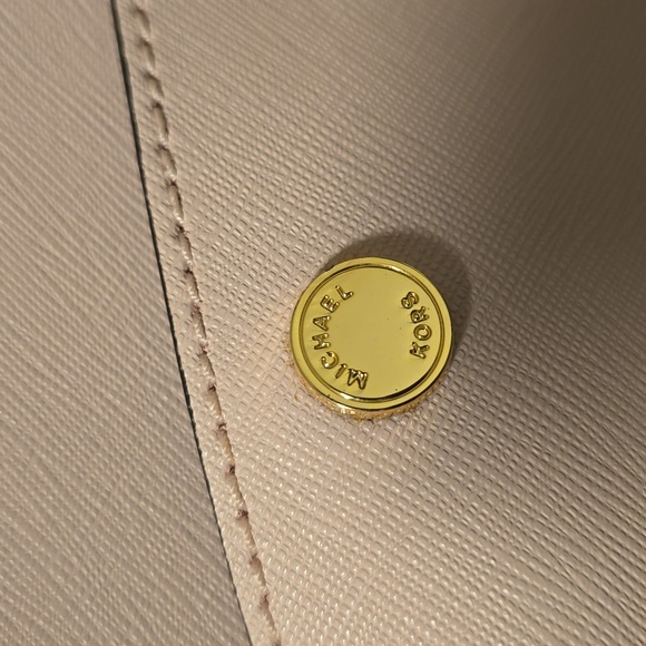 Michael Kors Bag with Crossbody Strap - Picture 4 of 10